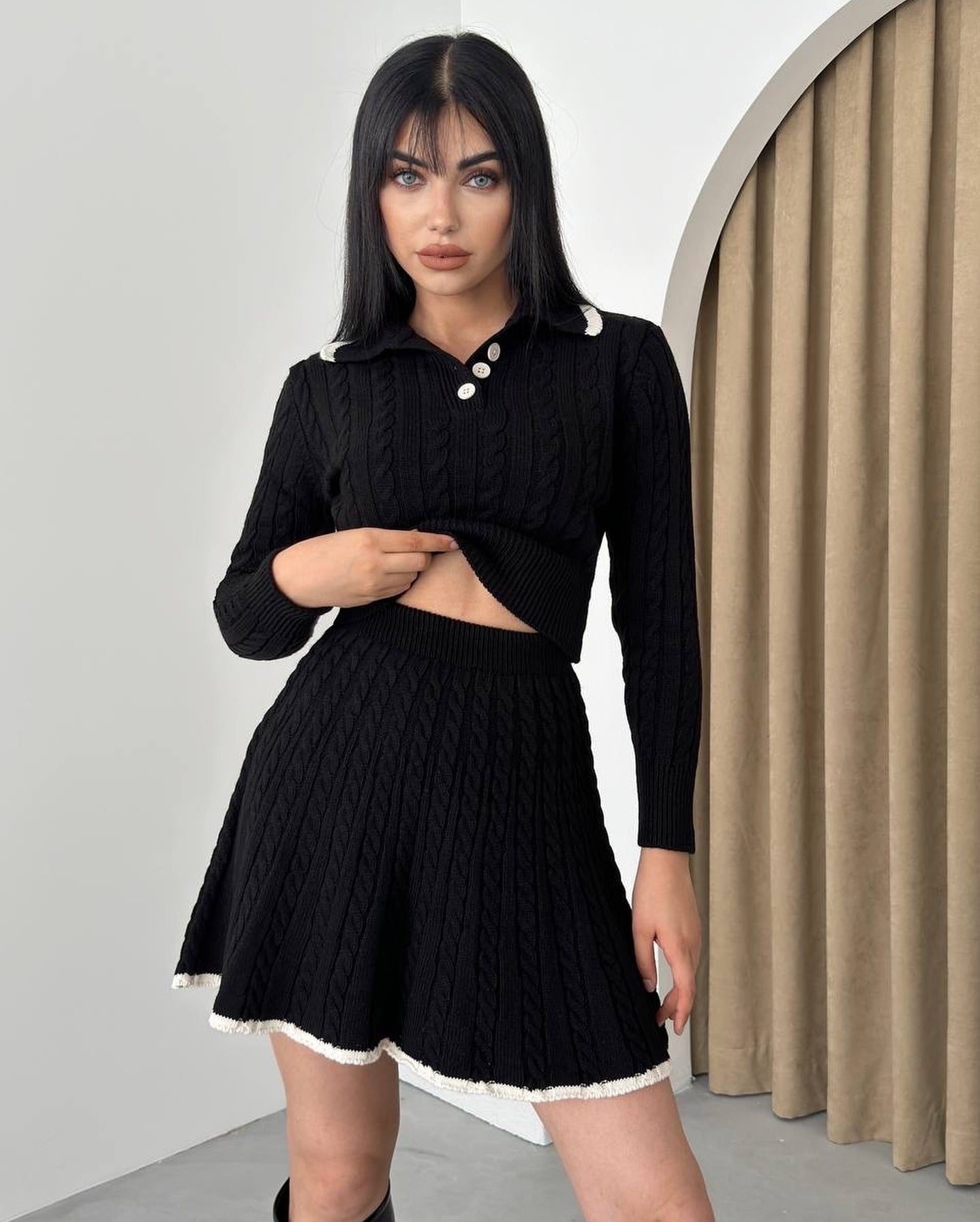 Ensemble Pull et Jupe Courte Effet Torsadé noir