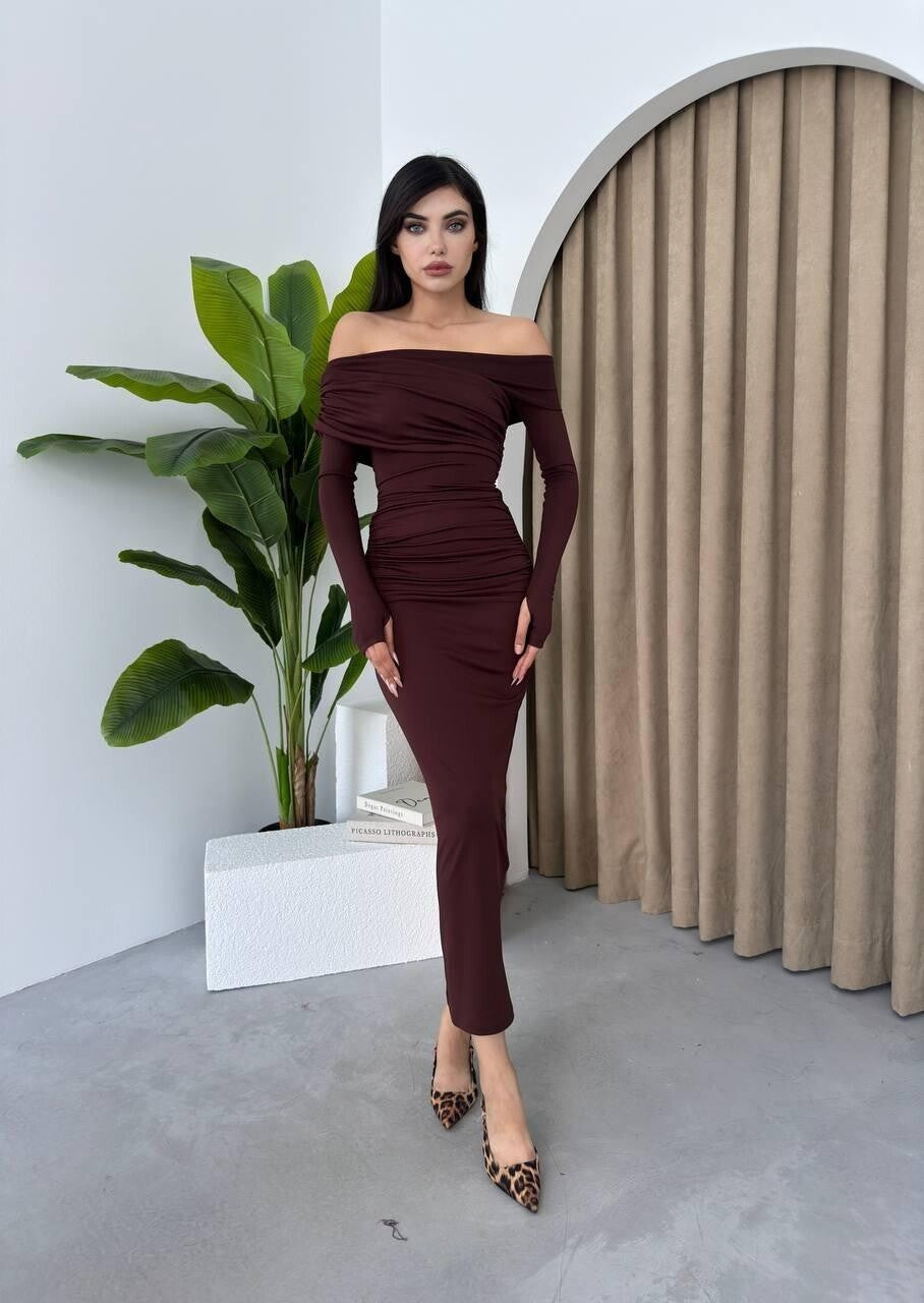 Robe Longue Épaules Dénudées en Marron Chocolat