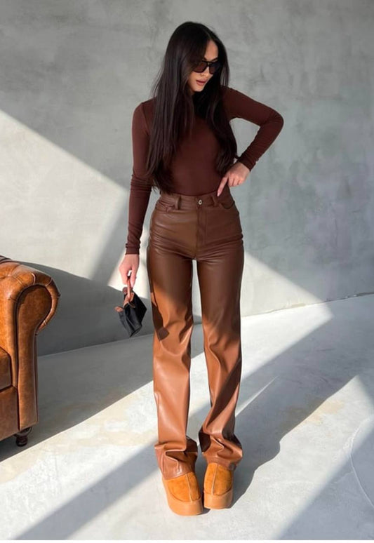 pantalon large simili cuir marron tenue moderne femme