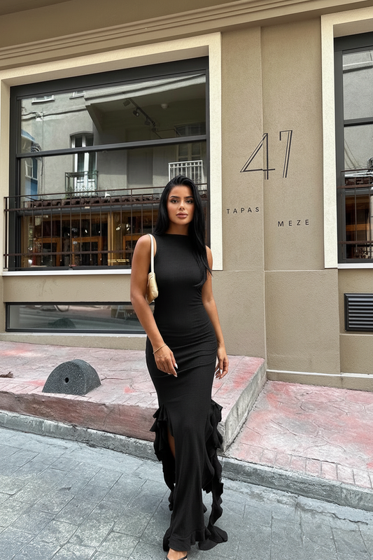 Robe Noire Élégante avec Fente Haute