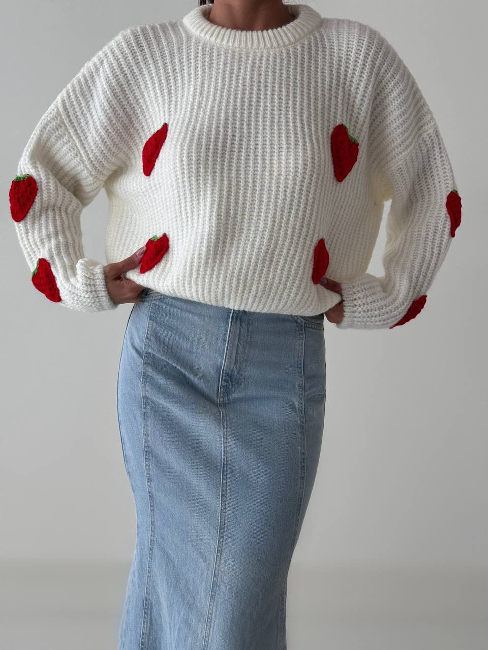 Pull Blanc Motif Fraises – Style Décontracté