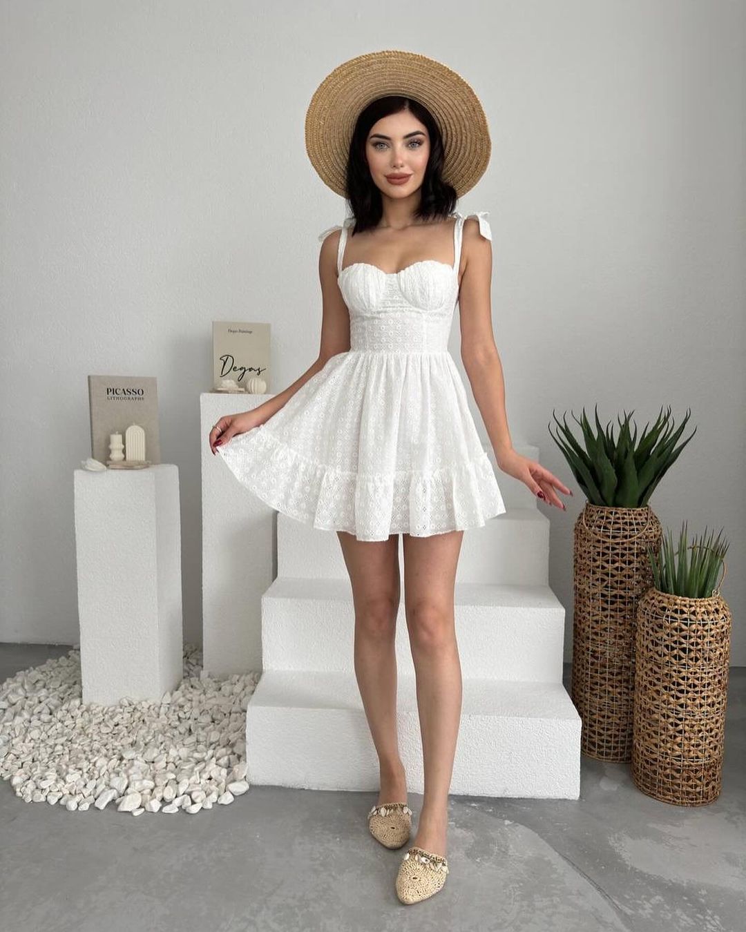 Robe Broderie Anglaise Blanche – Bustier Coussinet & Nœuds Épaules