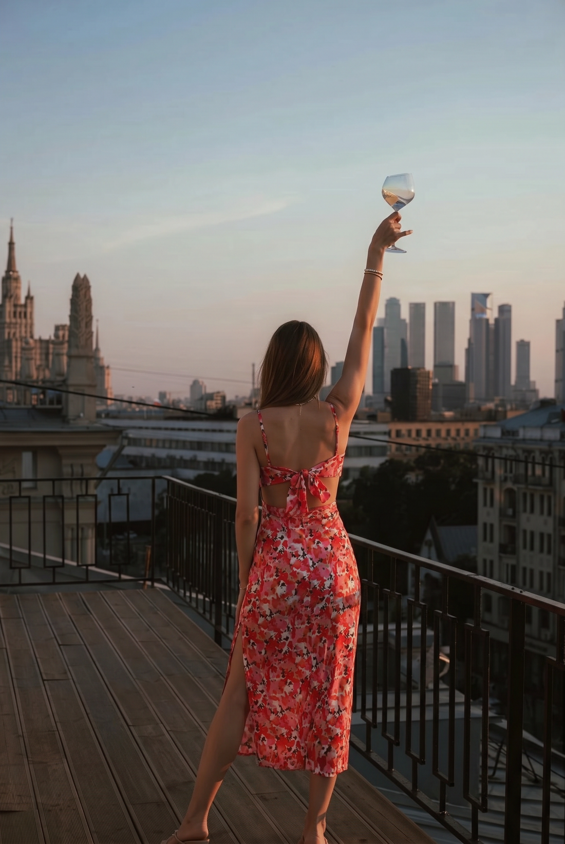Robe fleurie longue dos nu — sélection Noona Tendance