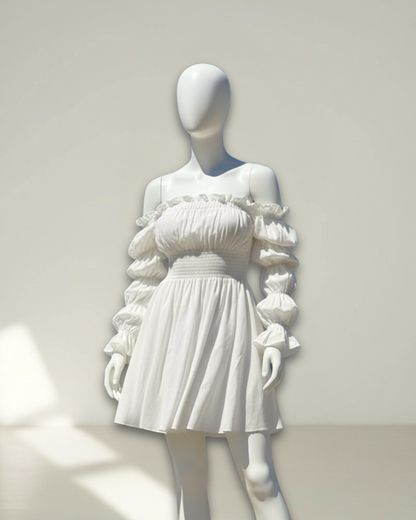 Robe Courte Épaules Dénudées Fluide – Noir & Blanc