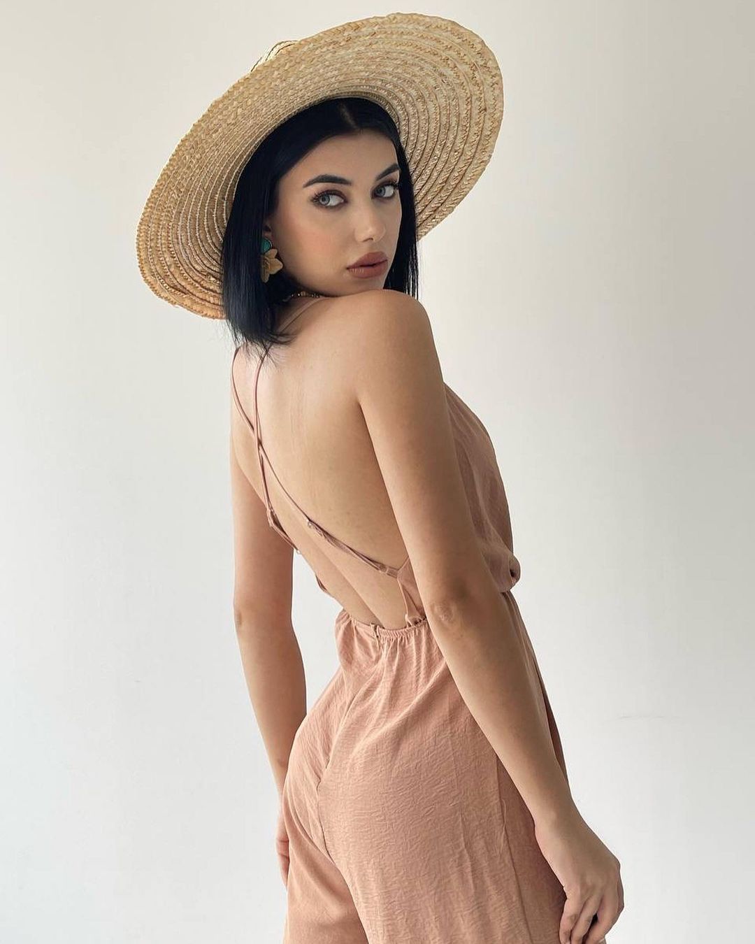combinaison dos nu beige