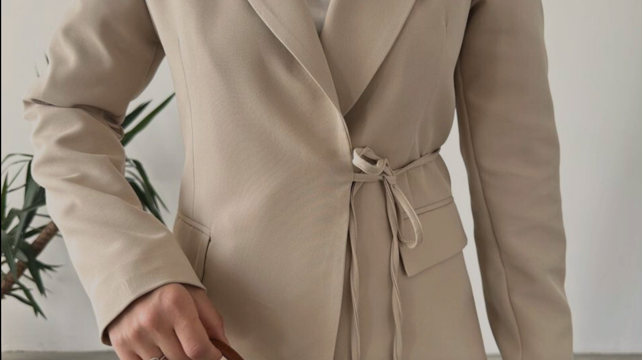 costume tailleur femme beige chic 