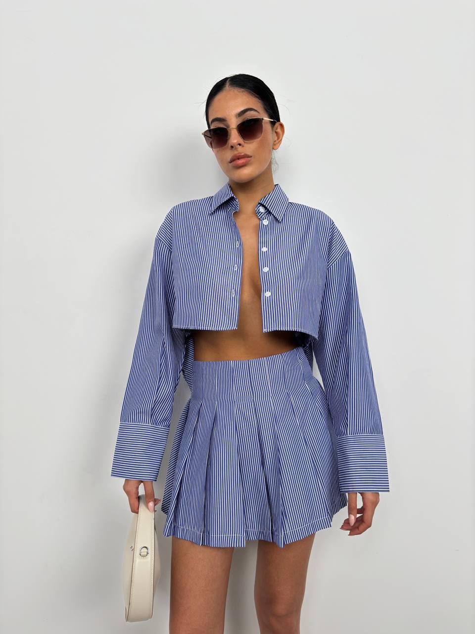 Ensemble a rayure blanc et bleu tenue femme chic décontractée rayée