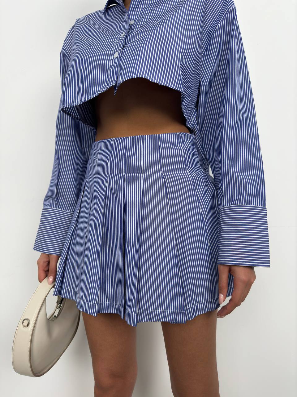 Ensemble Chemise Crop & Jupe Plissée Rayée – Bleu Chic