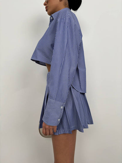 Ensemble Chemise Crop & Jupe Plissée Rayée – Bleu Chic