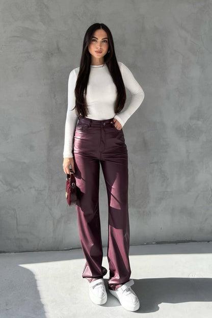 pantalon simili cuir outfit moderne et sophistique