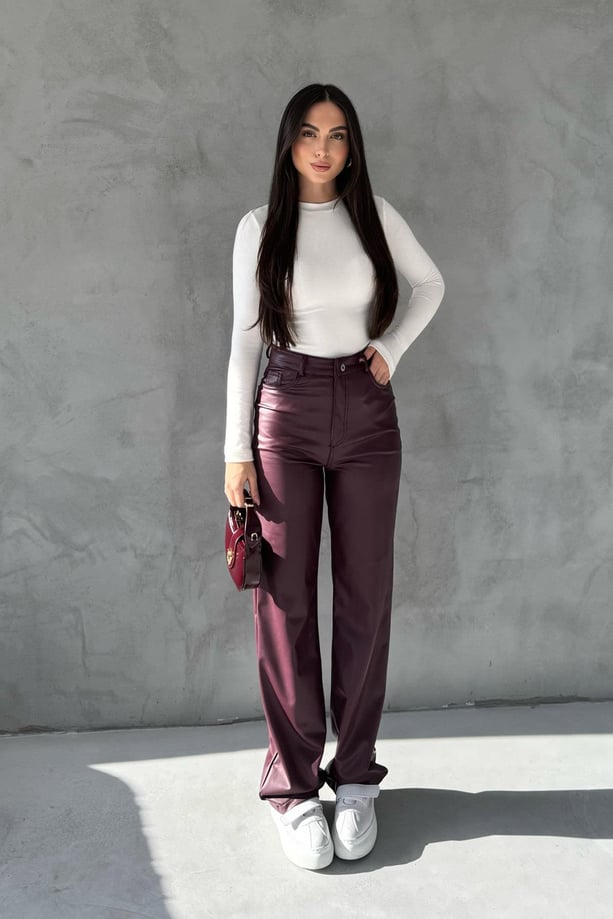 pantalon simili cuir outfit moderne et sophistique