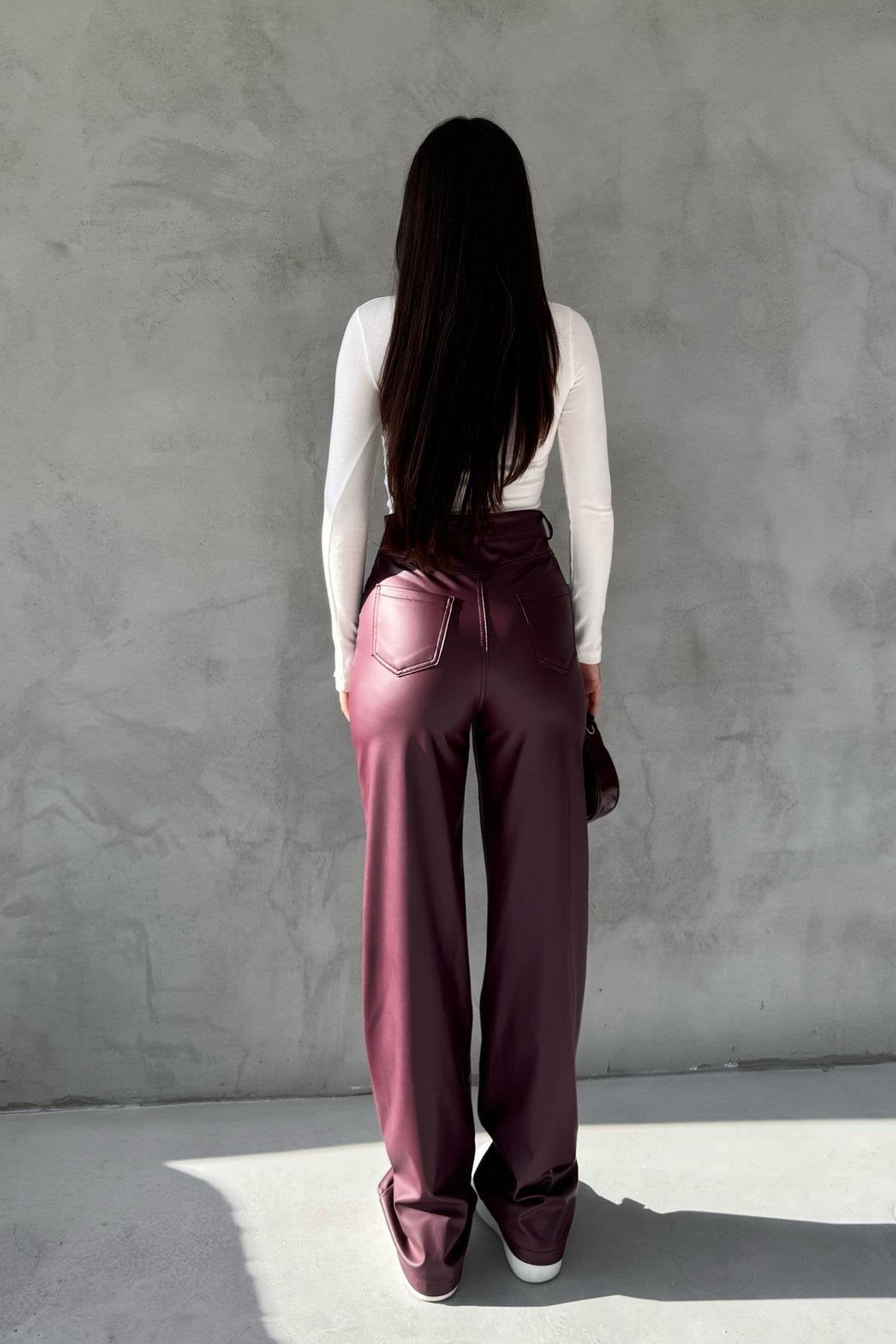 pantalon taille haute effet cuir silhouette elegante femme