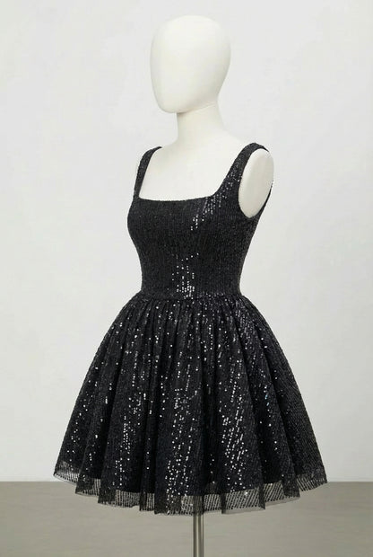 Robe Courte Noire à Sequins – Corset Sculptant & Éclat Glamour
