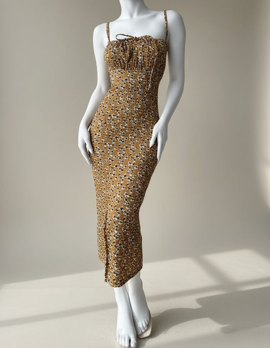 Robe Midi Fleurie – Coupe Ajustée & Bretelles Fines