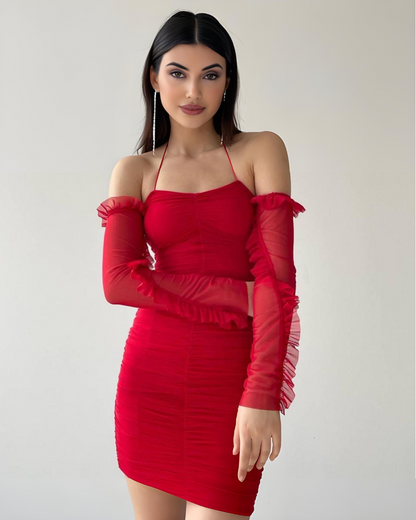 Robe Rouge Froncée – Épaules Dénudées & Manches Longues