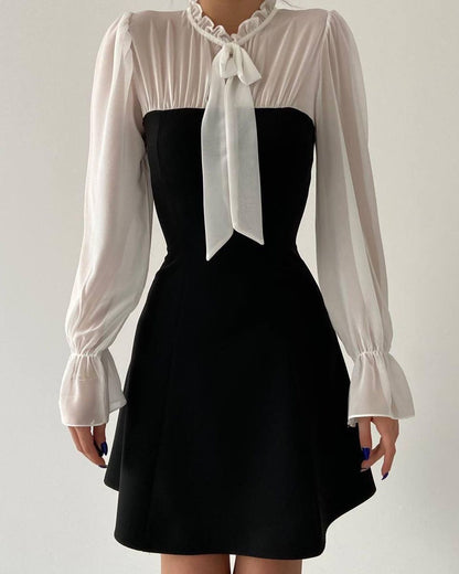 Robe Bicolore Noir & Blanc – Manches Mousseline & Nœud Col