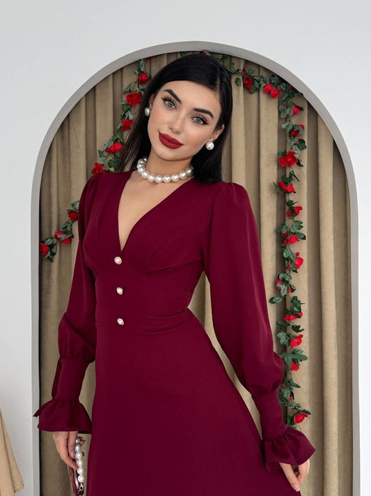 detail boutons robe bordeaux coupe ajustee femme