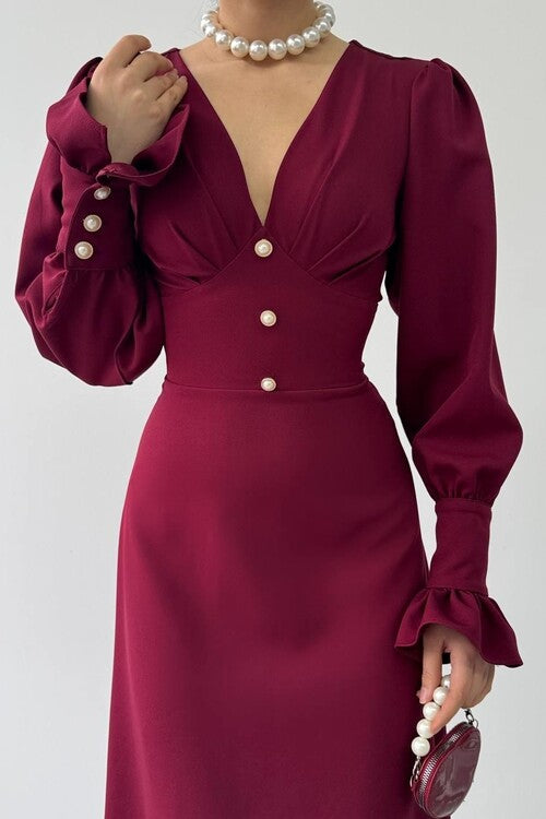 detail boutons robe bordeaux coupe ajustee femme