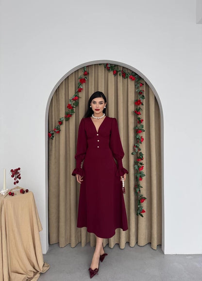 detail boutons robe bordeaux coupe ajustee femme