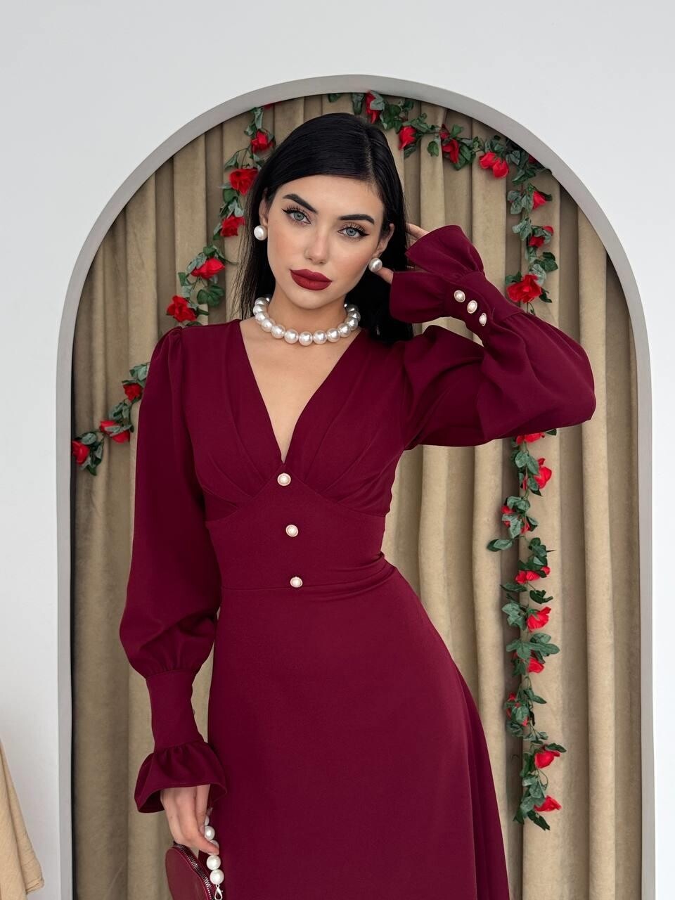 robe bordeaux look soiree femme avec talons