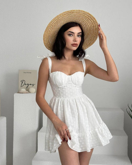 Robe Broderie Anglaise Blanche – Bustier Coussinet & Nœuds Épaules
