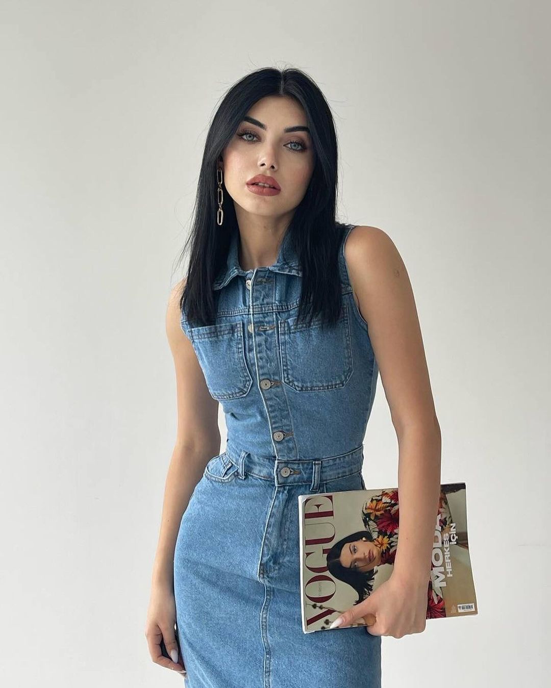 Robe en Denim à Boutons – Coupe Cintrée Chic Été