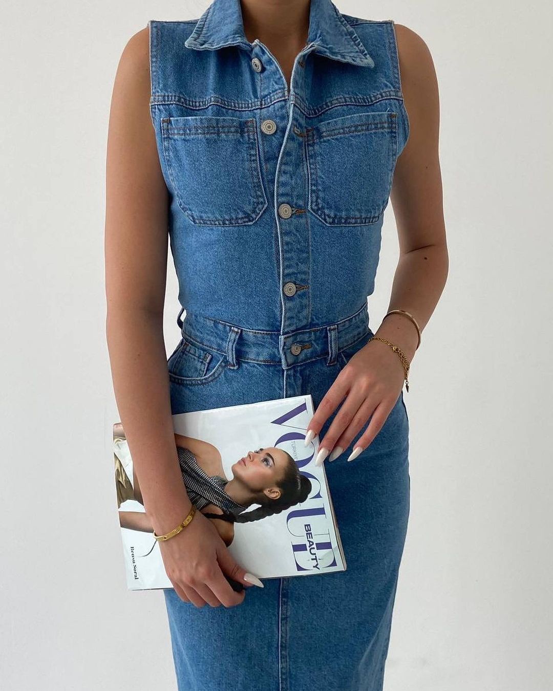 Robe en Denim à Boutons – Coupe Cintrée Chic Été