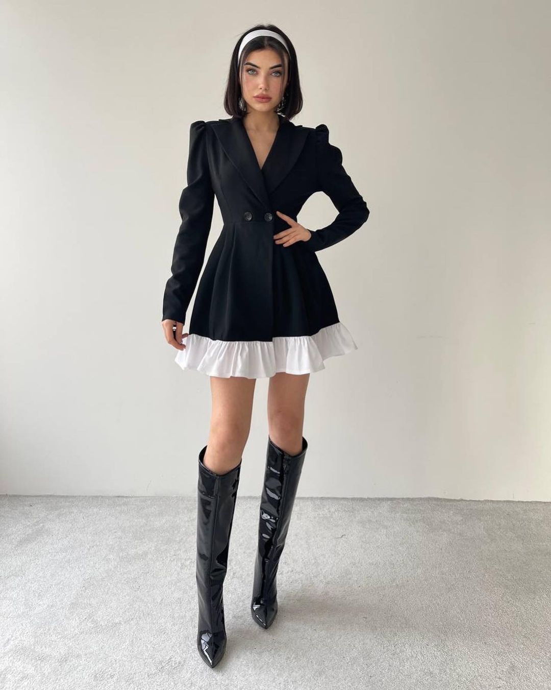 robe épaules structurées noire chic