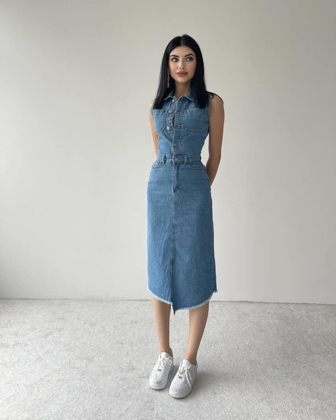 Robe en Denim à Boutons – Coupe Cintrée Chic Été