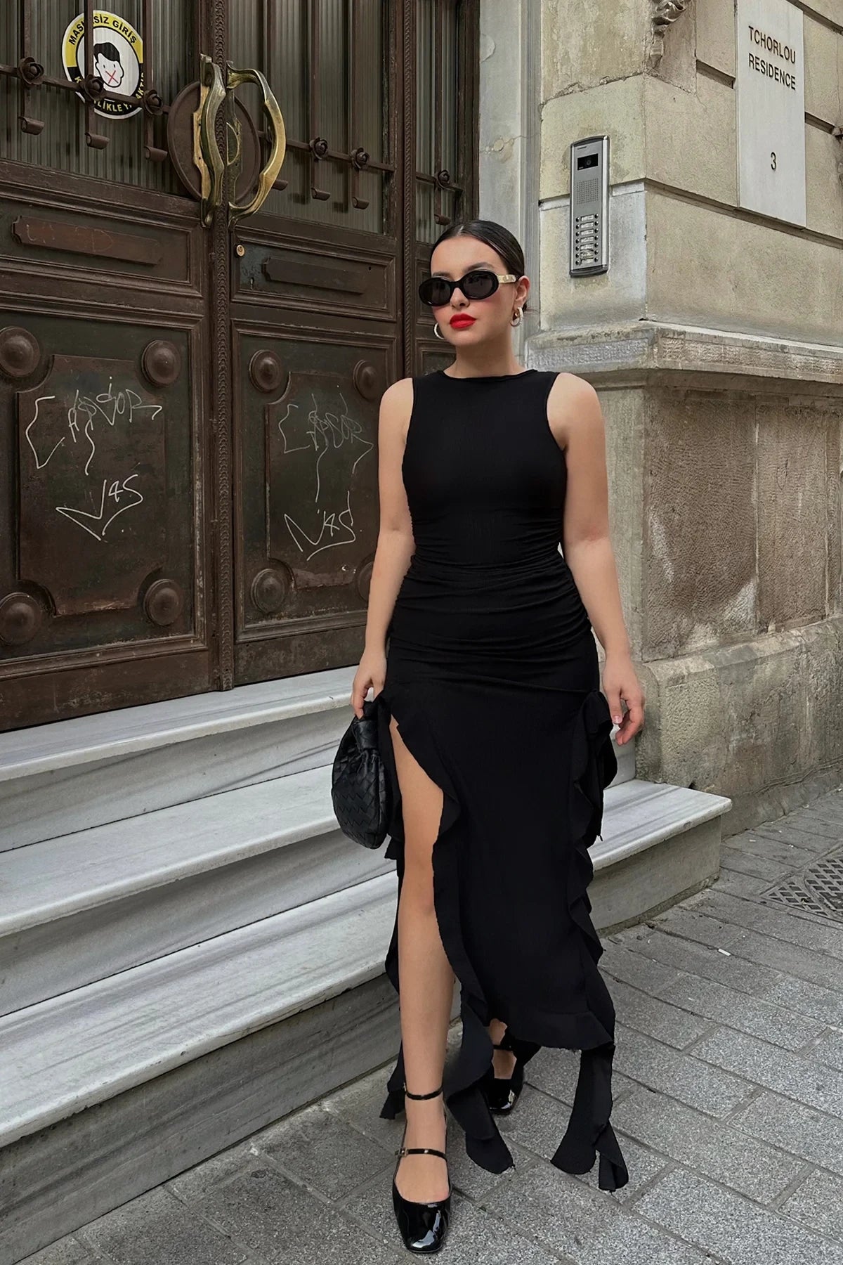 robe longue noire silhouette feminine