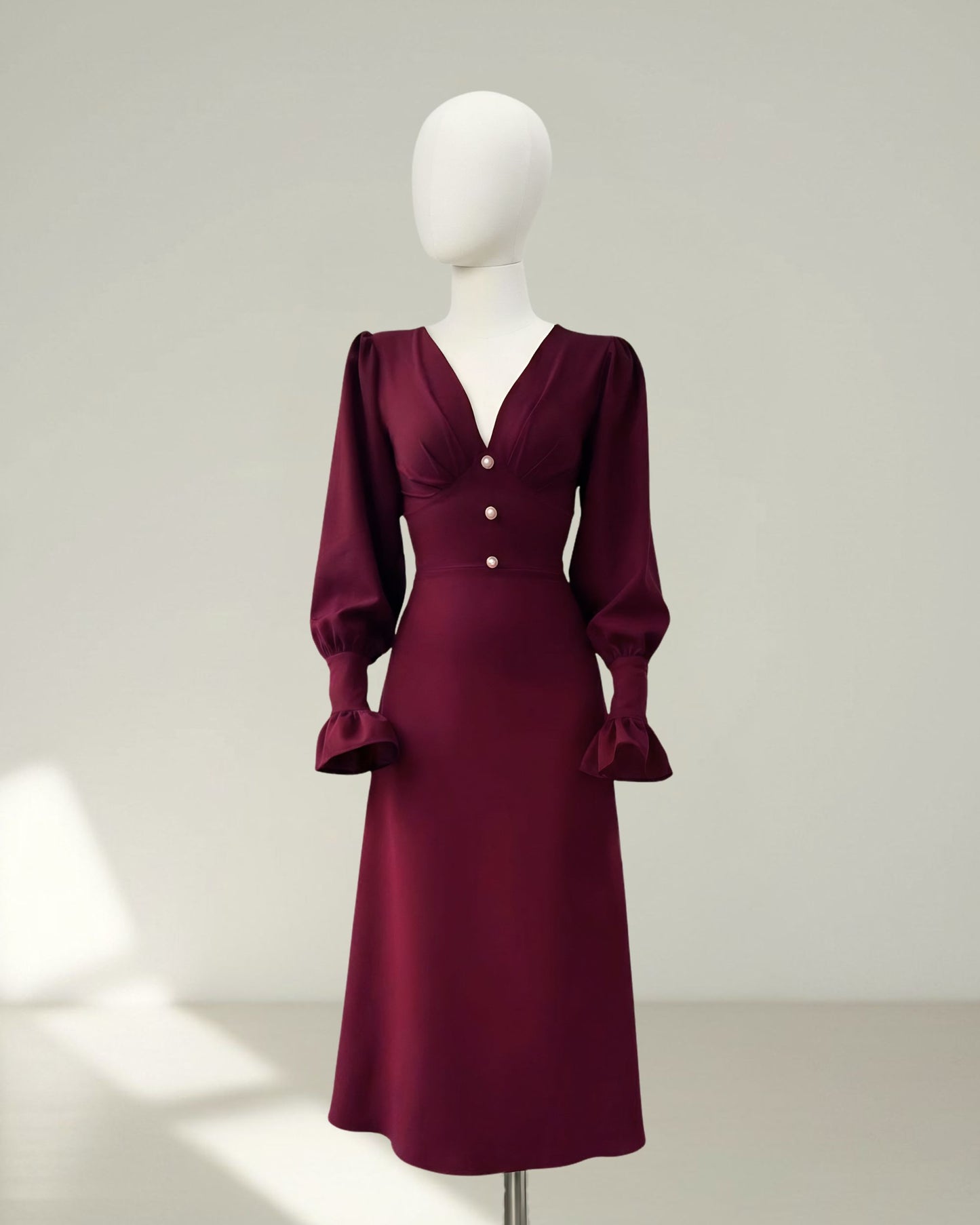 Robe Midi Bordeaux Élégante – Boutons & Manches Bouffantes