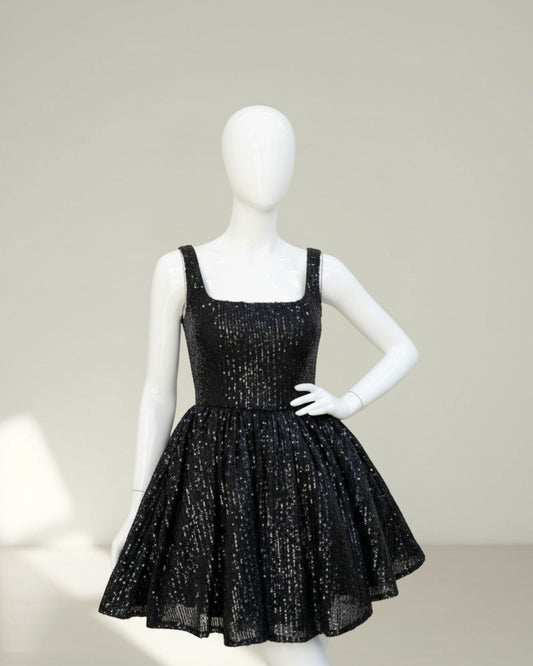 Robe Courte Noire à Sequins – Corset Sculptant & Éclat Glamour