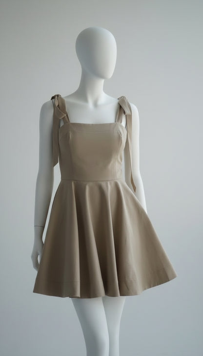 Robe Courte Beige et Noire à Bretelles Nouées – Coupe Évasée Féminine