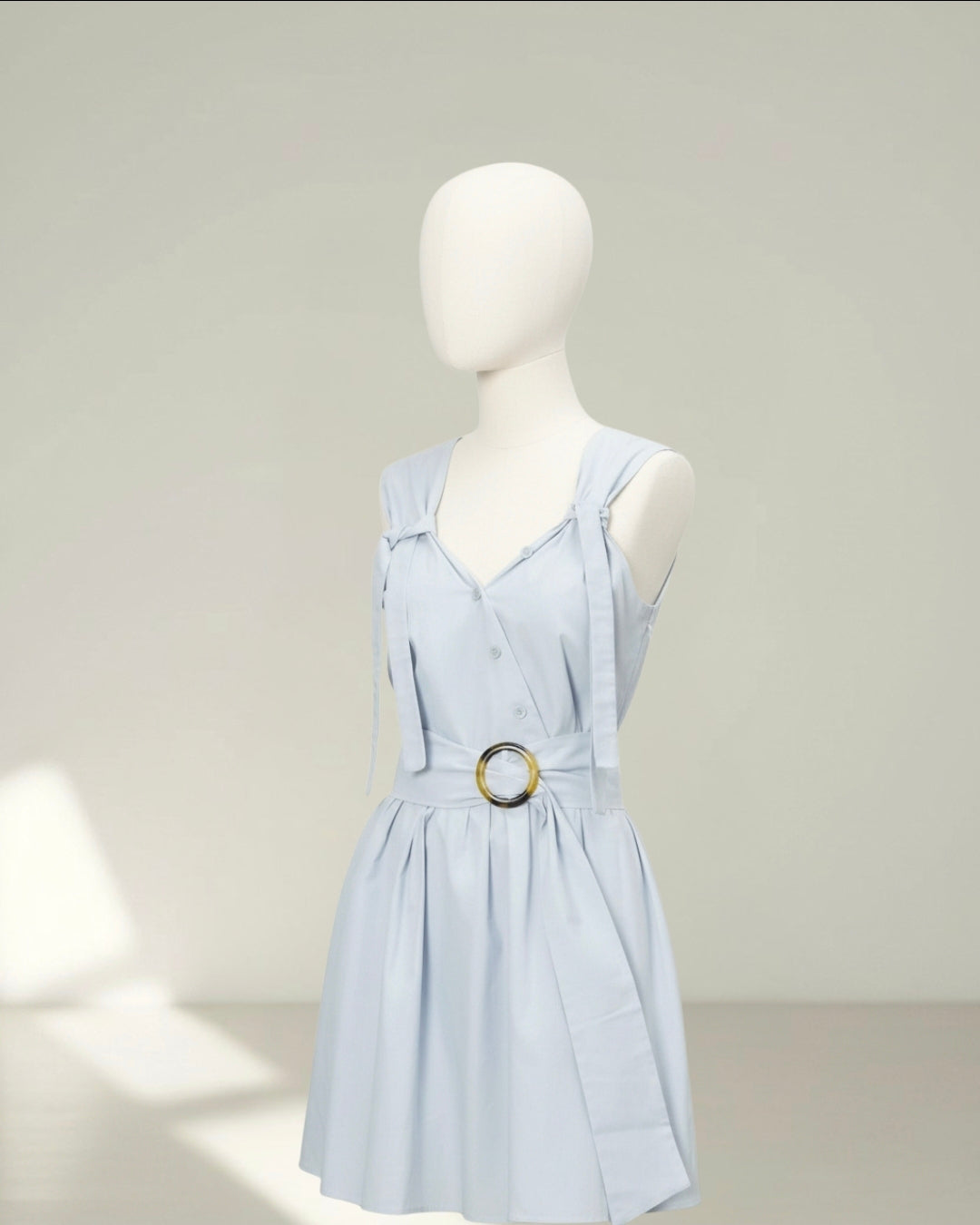 Robe Courte Fluide Ceinturée en Coton – Bleu Ciel