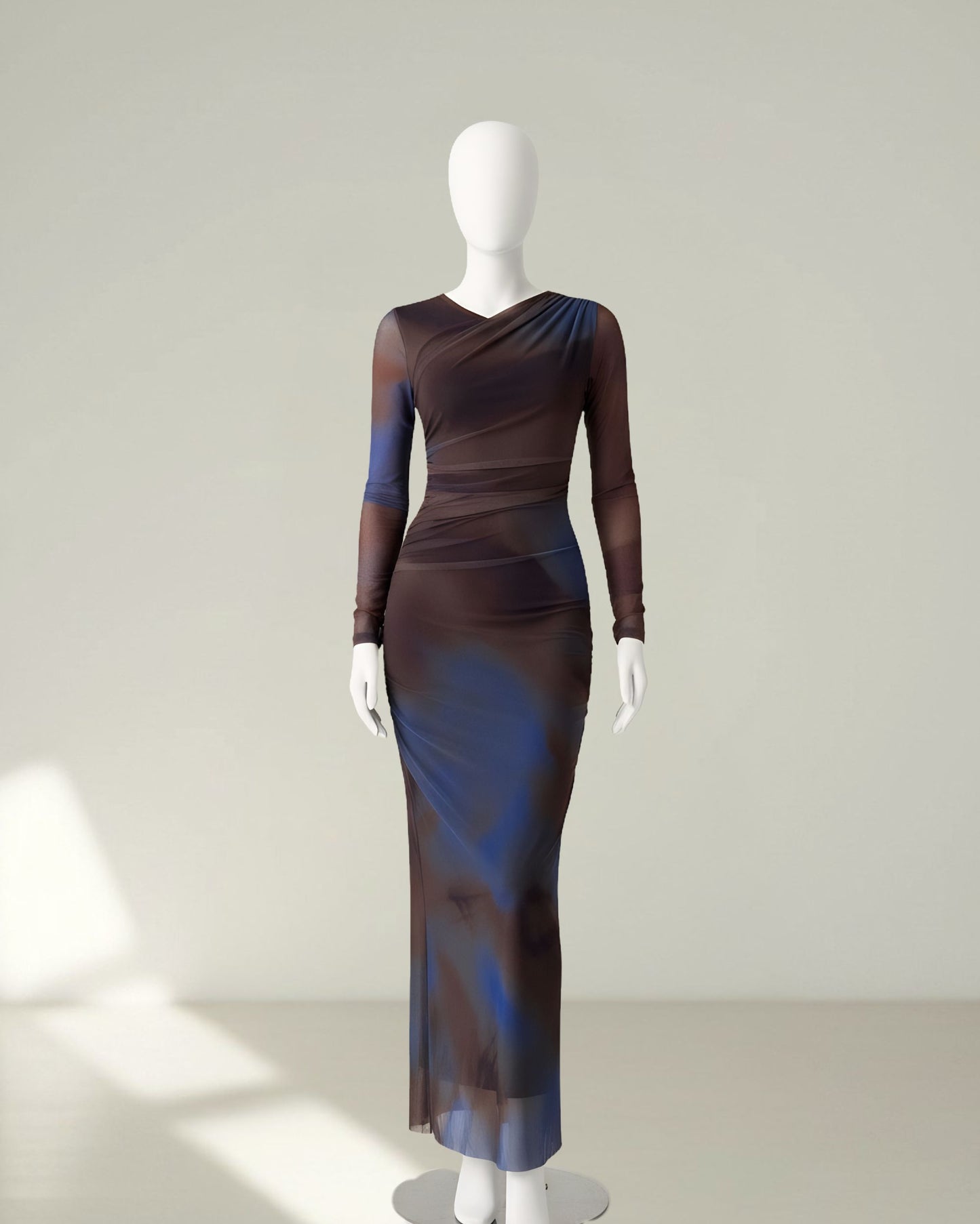 Robe Longue en Tulle Ombré Bleu & Marron – Élégance Sculptante & Raffinée