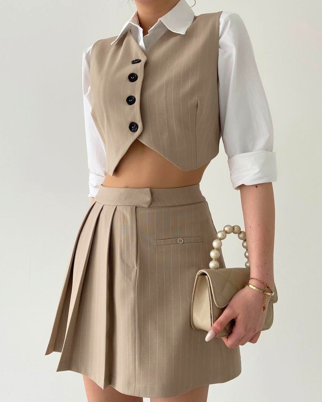 tailleur femme moderne gilet boutons noirs