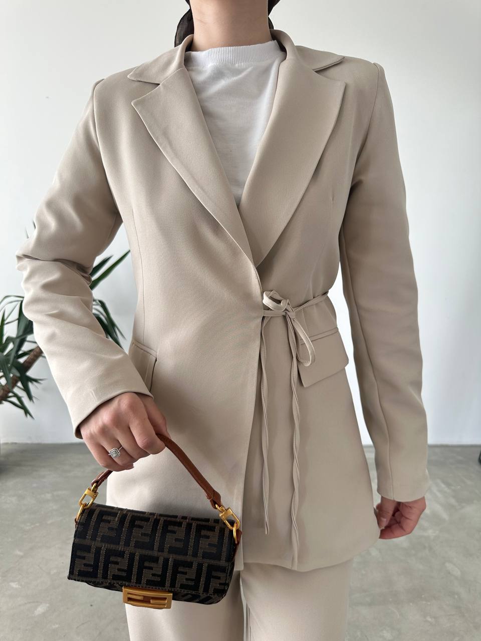 veste cintrée beige femme avec ceinture