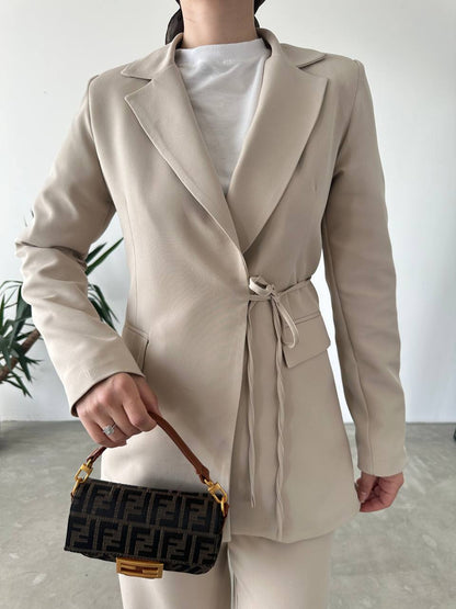 veste cintrée beige femme avec ceinture